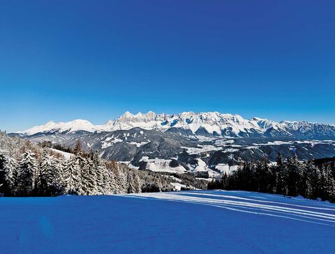 Fantastic view of the Hohe Dachstein in winter