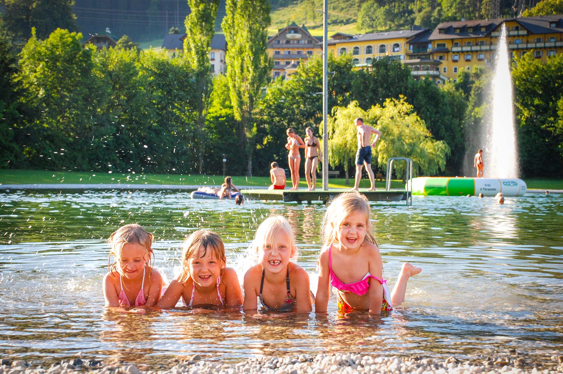 Bathing fun for the whole family on the surrounding lakes